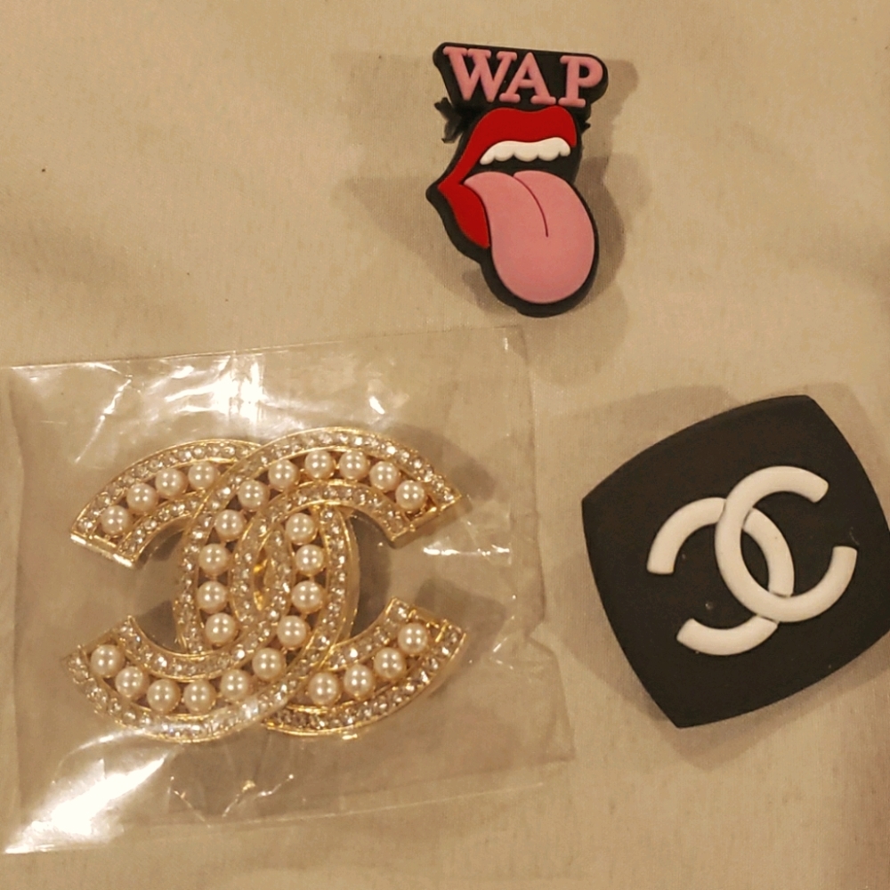 Set of Croc charms
